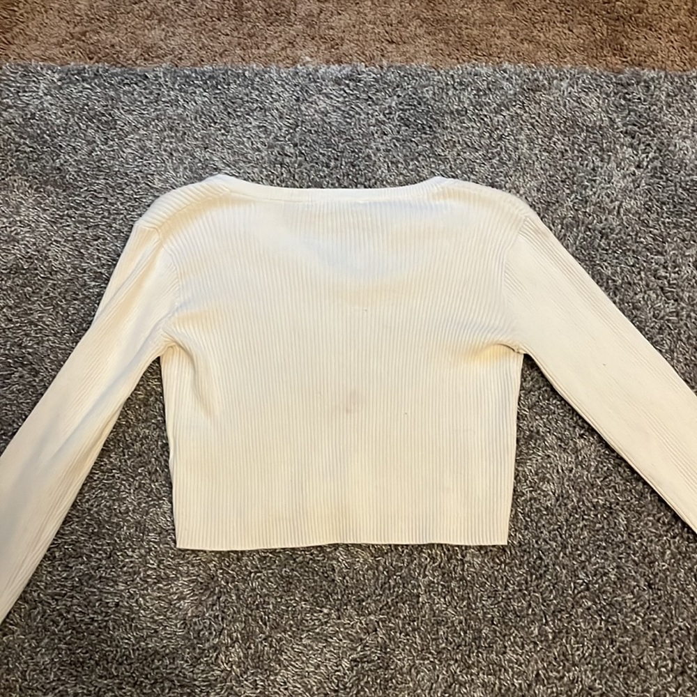 Brandy Melville long sleeve crop top, hasnt been wore much. size small - Picture 3 of 3